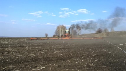 Canvas Print - large tractor working in the field, tractor plowing field