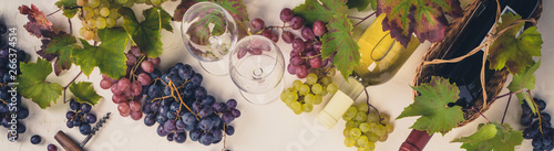Fotografía Wine composition on rustic background, flat lay, top view