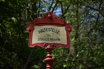 Lost Place, Urban Exploring, Straßenbahn, Tramway, Klagenfurt, Kärnten, Österreich, aufgelassen, stillgelegt, Remise, Wagen, Straßenbahnwagen, Oberleitung, Stromabnehmer, Mast, Schild, Tafel, Wagen, T