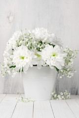 Canvas Print - White flowers bouquet in bucket