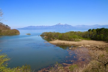 Naklejka na meble 春の猪苗代湖と磐梯山（郡山市・湖南町）