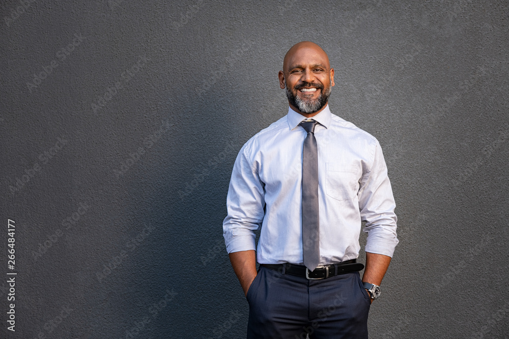 African american businessman smiling on grey - obrazy, fototapety, plakaty 