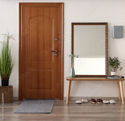 Fotografía Table with big mirror in interior of hall