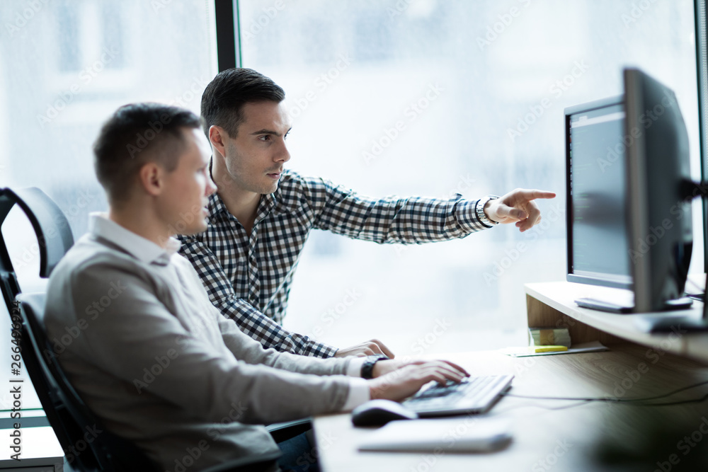 Picture of business people working together in office - obrazy, fototapety, plakaty 