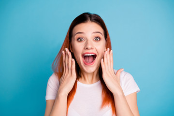 Wall Mural - Close up photo  charming pretty youth lovely astonished impressed by incredible novelty  rumor gossip place hands palms near cheeks face open mouth wonder shout isolated  t-shirt  blue background