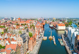 Gdańsk z lotu ptaka. Stare miasto i rzeka Motława.
