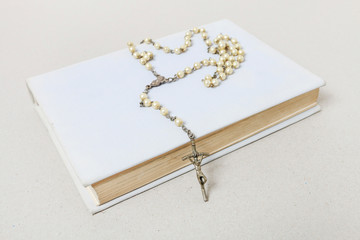 Wall Mural - Holy Bible and white rosary.