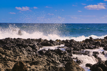 Wall Mural - Waves crashing against the rocks