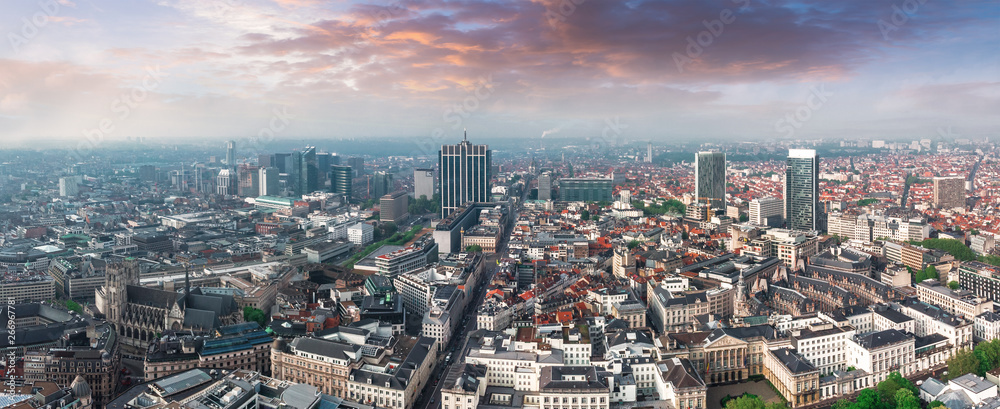 Obraz na płótnie Aerial view of central Brussels, Belgium w salonie
