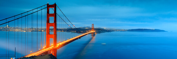 Fototapete - Golden Gate Bridge in San Francisco California illuminated