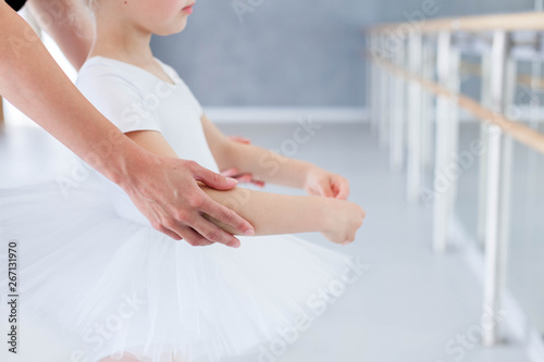 Little ballerina is studying with ballet teacher in classical dance school Fototapete