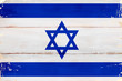 Flaga Izraela malowana na starej desce.