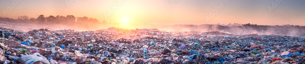 Sunrise Sun above the ocean of garbage - obrazy, fototapety, plakaty 