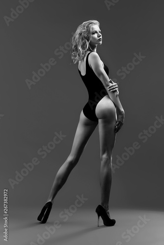 pix Looking Over Shoulder Pose https stock adobe com images model posing looking through shoulder at camera 267382972 start checkout 1 content id 267382972