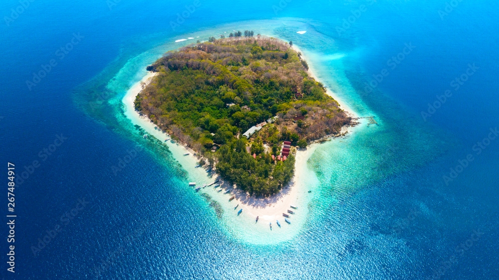 Beautiful aerial view of Gili Nanggu Island - obrazy, fototapety, plakaty 