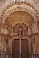 tor der kathedrale in palma.