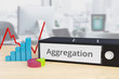 Aggregation – Finanzen/Wirtschaft. Ordner auf Schreibtisch mit Beschriftung neben Diagrammen. Business