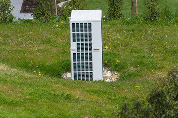 Air heat pumps and house