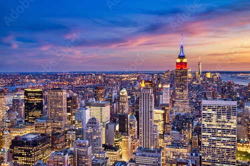 Cuadros en Lienzo New York City Midtown with Empire State Building at Dusk from Helicopter View