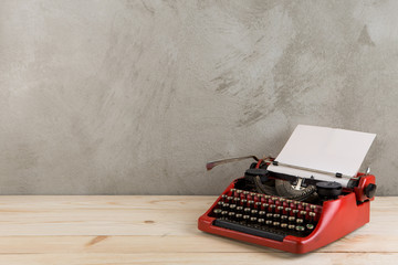Fototapete - vintage typewriter on the table with blank paper - concept for writing, journalism, blogging