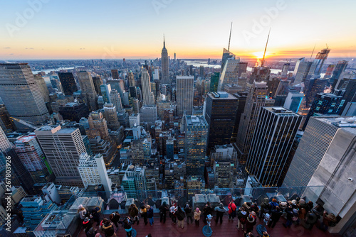 Fotografía Panorama view of Midtown Manhattan skyline with the Empire State Building from the Rockefeller Center Observation Deck