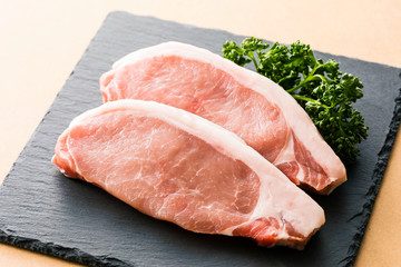 豚ロース　切身　Pork loin thick cut fillet