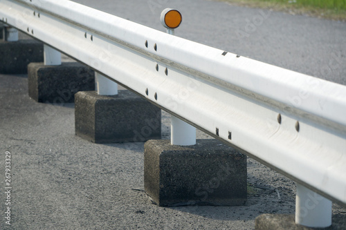 ガードレール 視線誘導標の反射板 Stock Photo Adobe Stock
