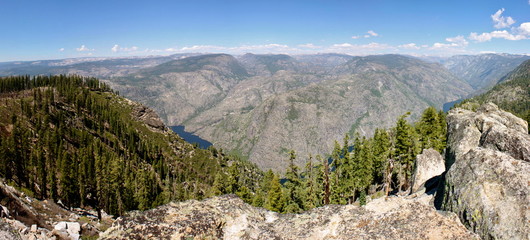 Wall Mural - Smith Peak Hike by Hetch Hetchy in Yosemite National Park in California 