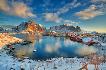 Wall Mural - beautiful sunrise in norway - lofotens - reine