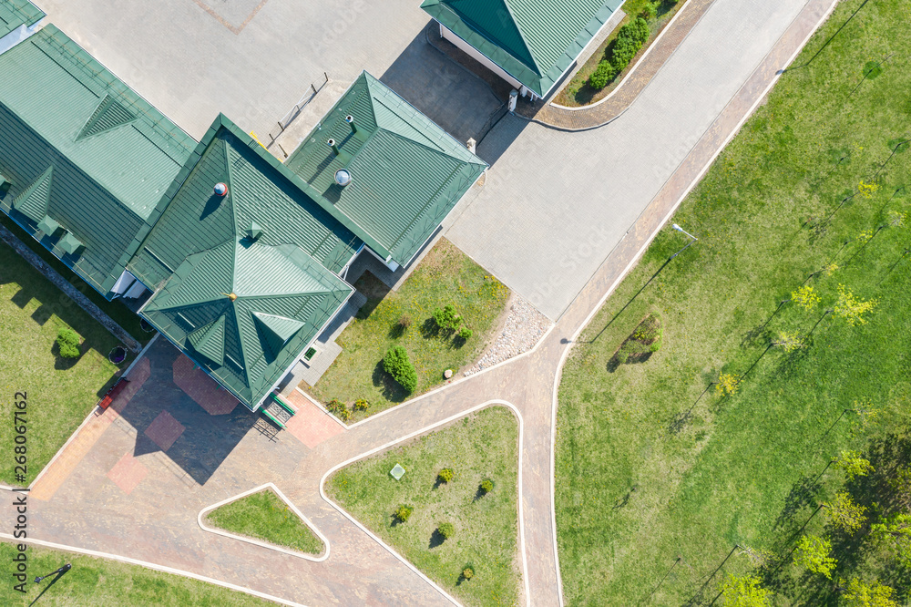 aerial view of house with green metal shingle roof - obrazy, fototapety, plakaty 