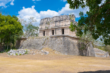 Wall Mural - Mayan temple at the ancient city of Chichen Itza in Mexico