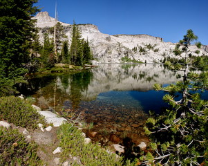 Wall Mural - Hiking to May Lake in the High Sierra Mountains in Yosemite National Park in California 