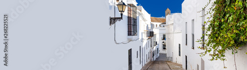 Fotografía Horizontal cropped image narrow street of Vejer de la Frontera spanish picturesq