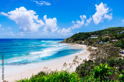 Cuadros en Lienzo Coastal view of Byron Beach, Byron Bay, Australia.