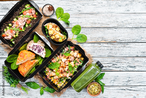 Cuadros en Lienzo Delivery of dishes. Dietary nutrition. Top view. Free copy space.