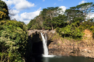 Wall Mural - Beuatifil rainbow falls near Hilo