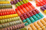 Fototapeta Tęcza - Rows of colorful macaron cookies in a pastry shop