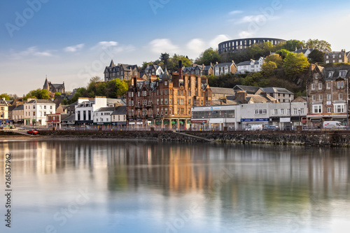 Cuadros en Lienzo Scenic View over Oban in Scotland