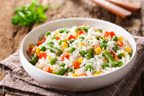 Cuadros en Lienzo Cooked white rice mixed with colorful vegetables (onion, carrot, green peas, cor