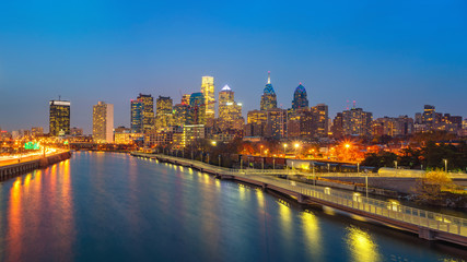 Wall Mural - Panoramic picture of Philadelphia skyline and Schuylkill river at night, PA, USA.