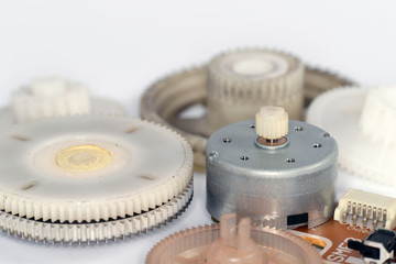 Electric motor and plastic gears