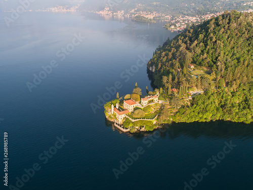 Fotografía Villa Balbianello, lake of Como in Italy. Aerial view