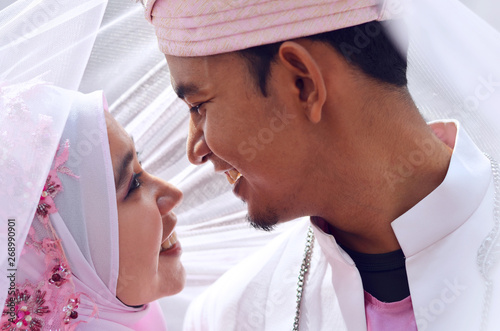 Cuadros en Lienzo close up portrait of a malay bride and groom under veil with lovely emotion