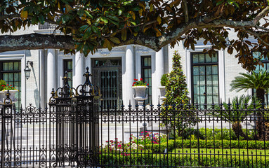 Poster - A plaster Mansion Past Wrought Iron fence in Savannah