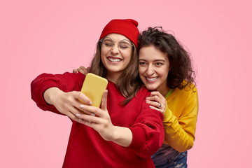 Wall Mural - cheerful hipsters taking selfie
