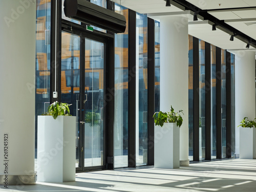 Cuadros en Lienzo Interior of empty entrance hall in modern office building, business center, hote