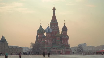 Wall Mural - Roter Platz mit Basilius-Kathedrale bei Sonnenaufgang - Moskau, Russland in 4k