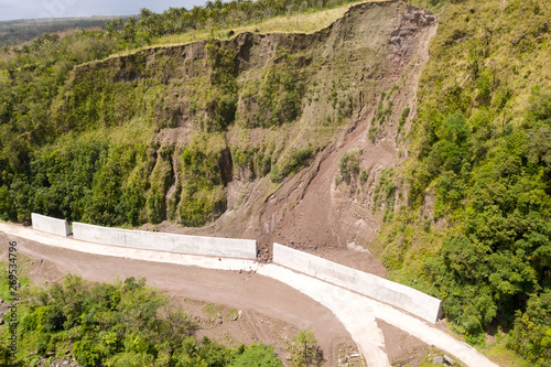 Fotografía Road with concrete fences on Camiguin Island, Philippines