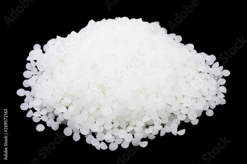 Fotomural white cosmetic beeswax isolated on black