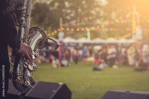 jazz musician playing outdoor concert Tableau sur Toile